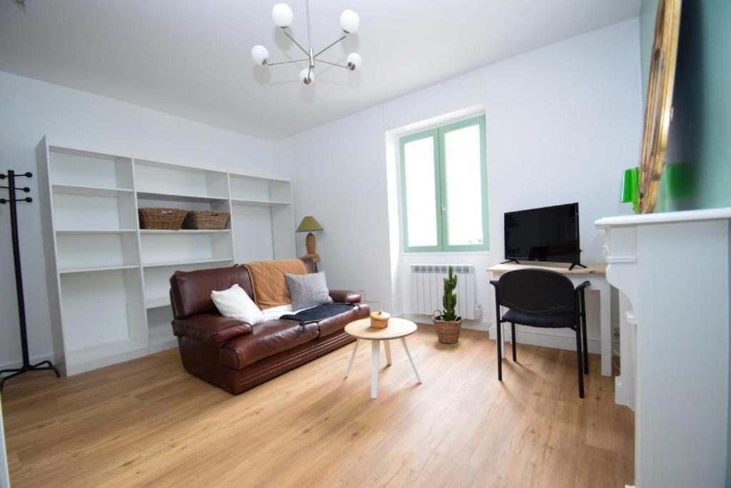 Appartement Entre Plage De L'Ecluse Et Place Du Marche Динар Экстерьер фото